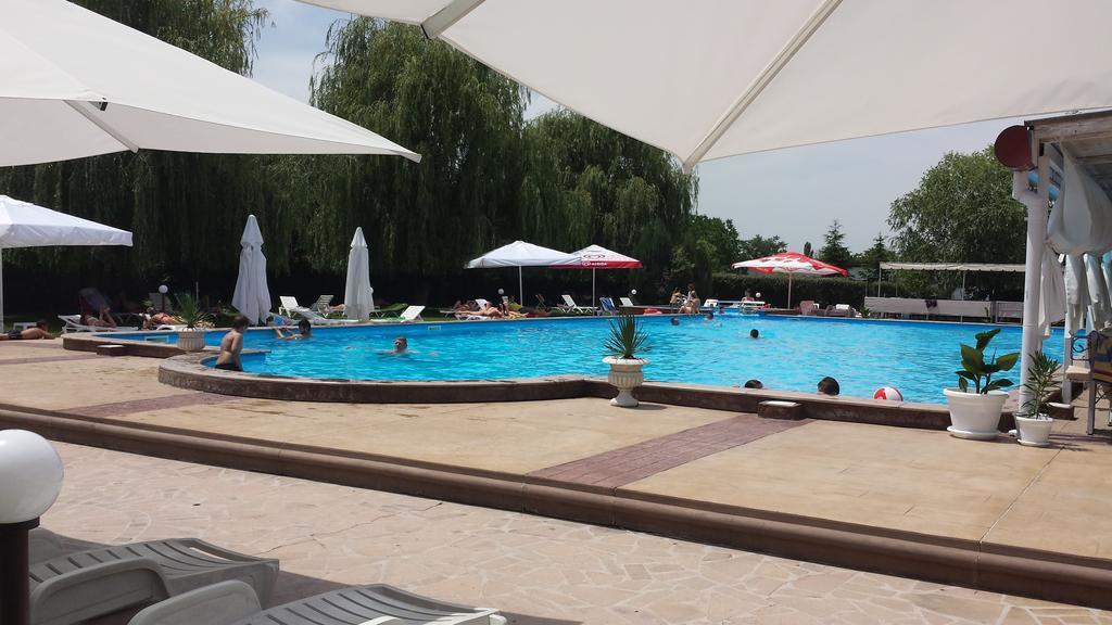 Complex Racic Hotel Voyvodinovo Exterior photo