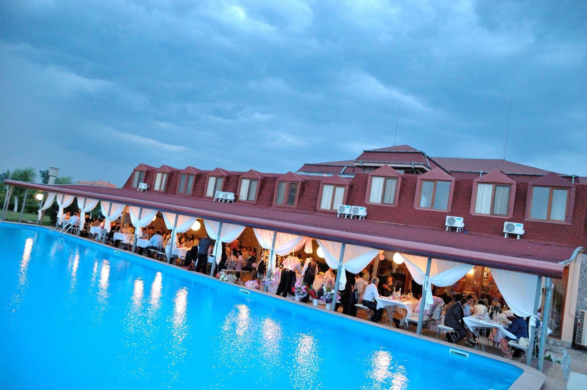 Complex Racic Hotel Voyvodinovo Exterior photo
