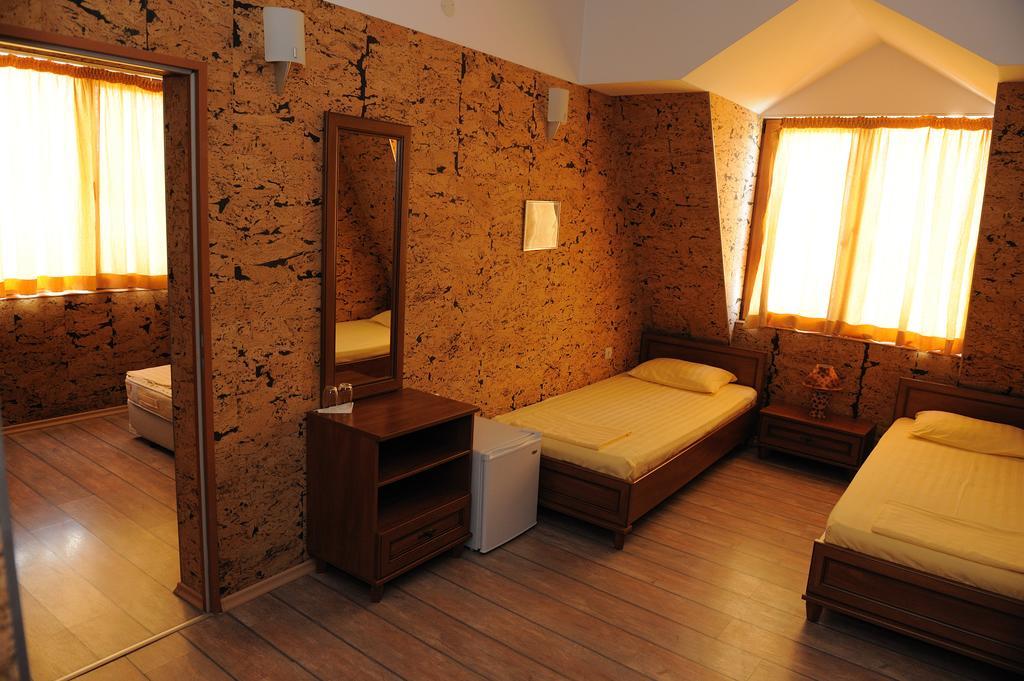 Complex Racic Hotel Voyvodinovo Room photo